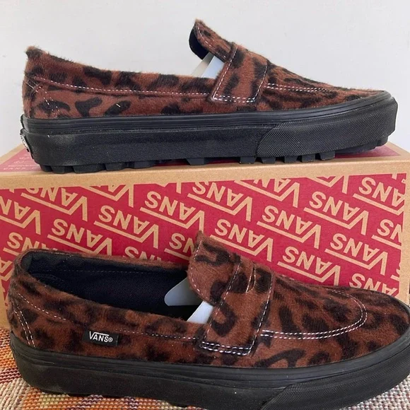 Van’s WMNS Style 53
Leopard Brown/Black
VN000CQPY49
Sneakers - Picture 2 of 16